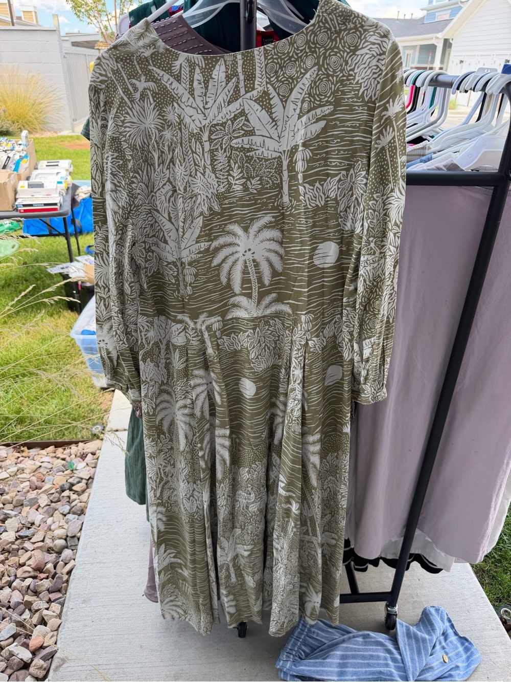 Women's Olive Green tropical Printed Midi Dress from H&M Desmond & Dempsey - Picture 3 of 6